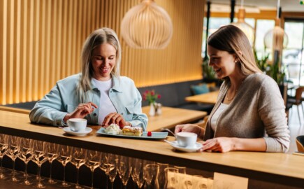 Überblick über Theken vom Frühstücksbuffet im Gasthaus in Villach Umgebung